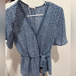 Women’s blue top Small